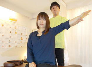 全身のゆがみチェックします。